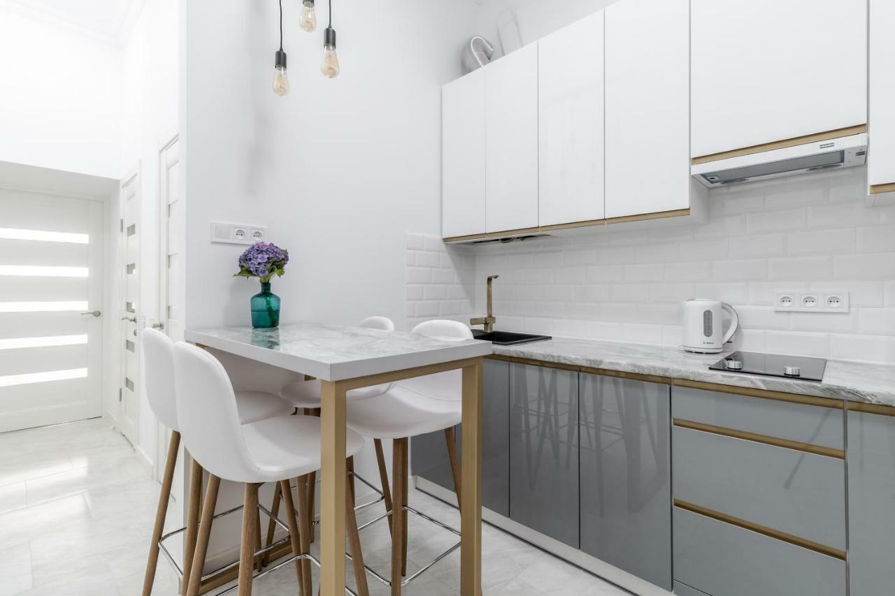 Modern Apartment リヴィウ エクステリア 写真