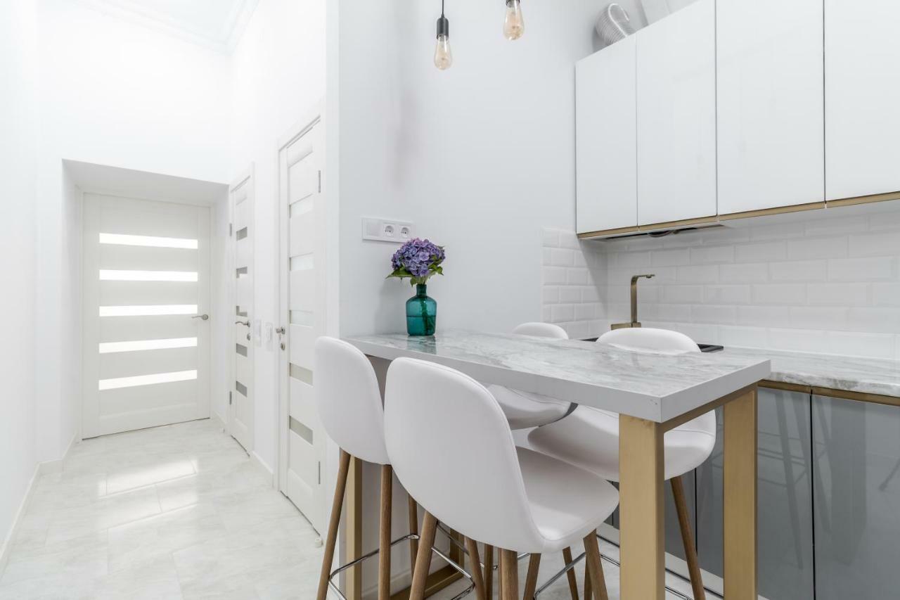 Modern Apartment リヴィウ エクステリア 写真