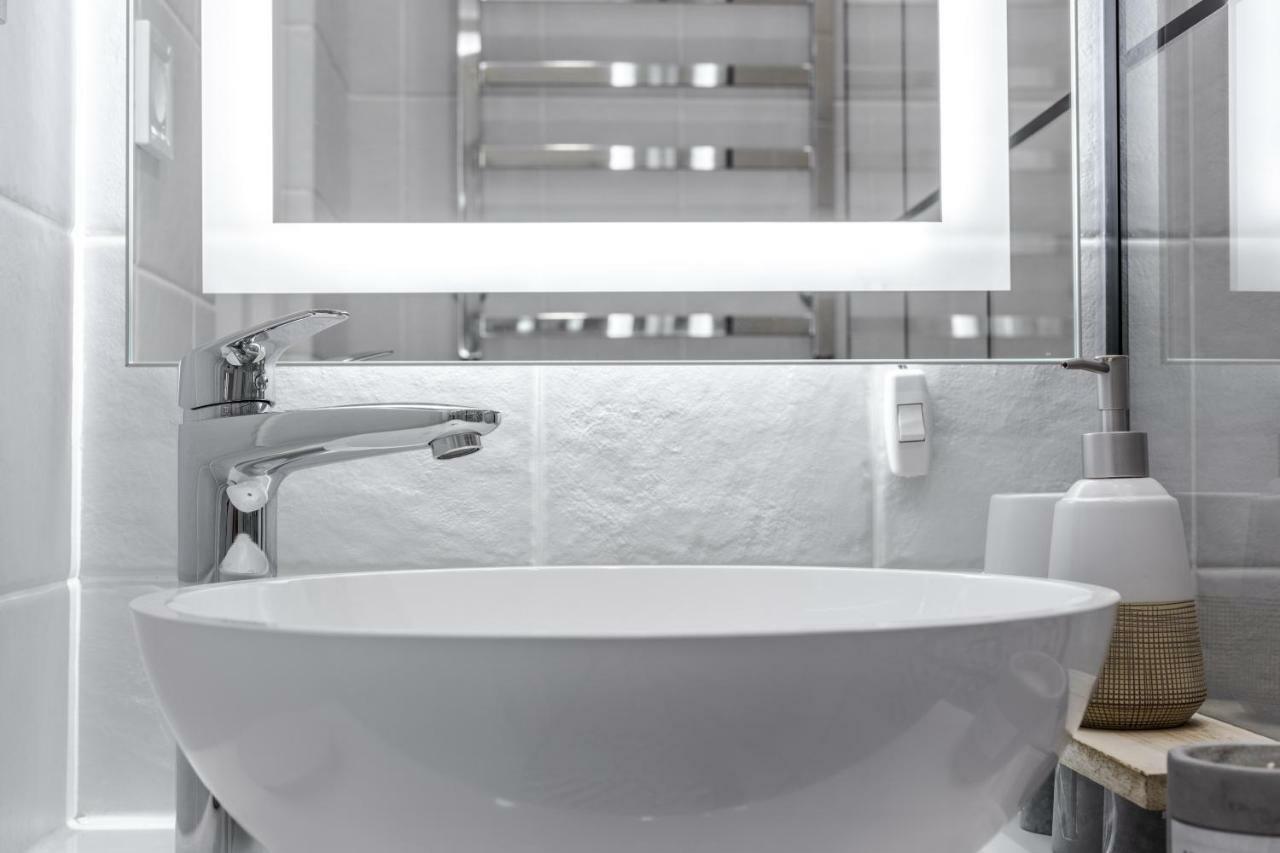 Modern Apartment リヴィウ エクステリア 写真